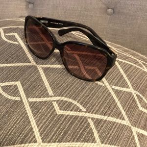 Stylish Layla Coach sunglasses in Tortoise